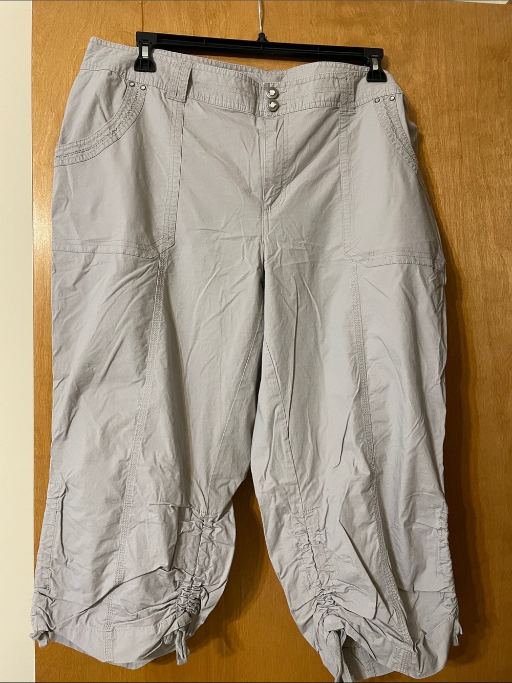 INC International Concepts Light Gray Cinch Hem Cargo Capris